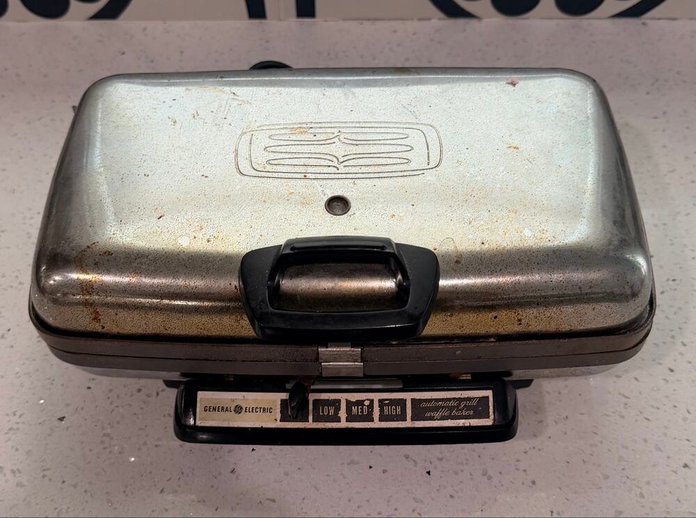 Vintage General Electric Chrome Waffle Maker A3G44 Tested